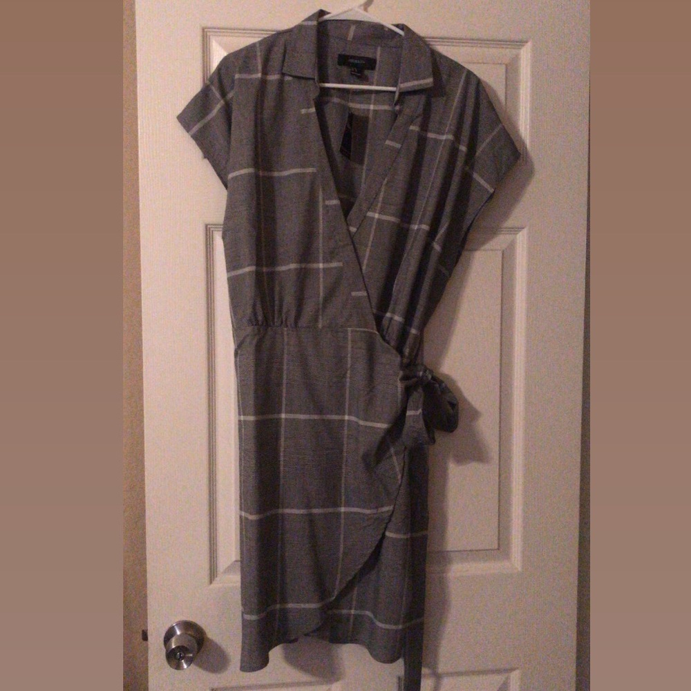 *NWT* Forever 21 Plus Size Plaid Wrap Dress